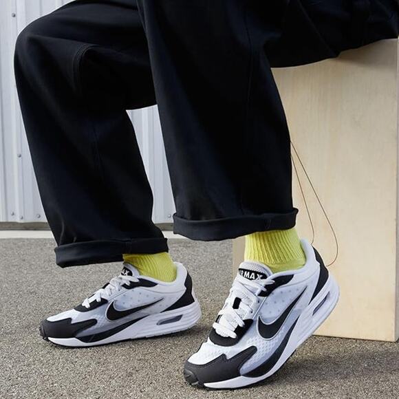 NWT Nike Men\'s Low-Top Sneakers Air Max Solo ,Black/White-Size 11